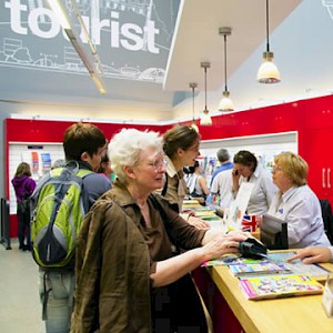 Getting intel at a London Tourist Information Centre (Photo courtesy of Visit London)