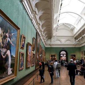 A room at London's National Gallery
				(Photo by Alex)