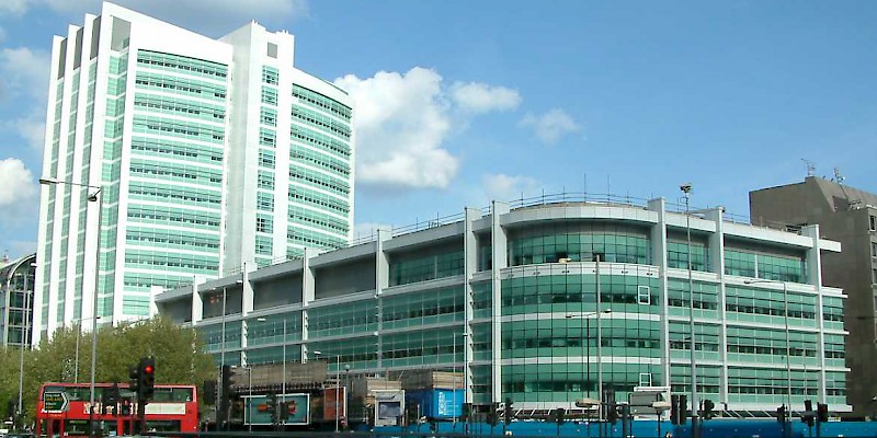 University College Hospital on Euston Road (Photo by Tagishsimon)