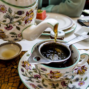 Pouring a cuppa (Photo by Philippe Lorenzo)