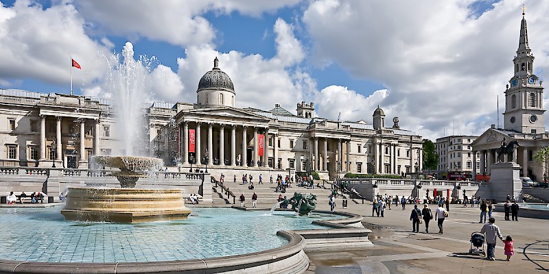 The north side of Trafalgar Square, with the National Gallery and St-Martin-in-the-Fields (Photo by Diliff)