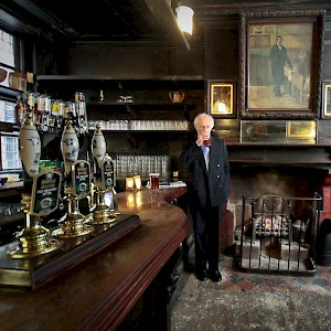 An upstairs bar (Photo by El Nieto)