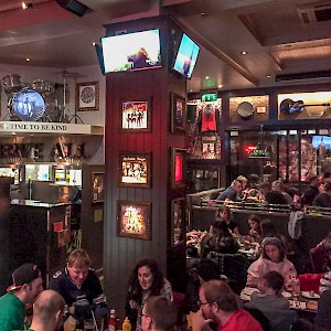 The main room of the Hard Rock CafÃ© (Photo )