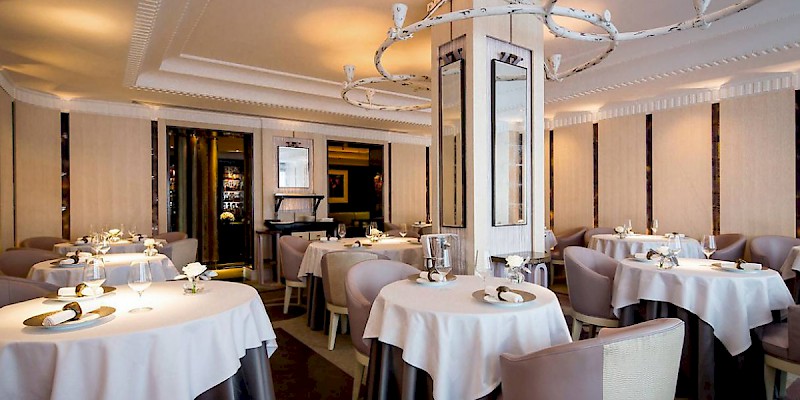 The dining room at Gordon Ramsey Restaurant (Photo courtesy of the restaurant)