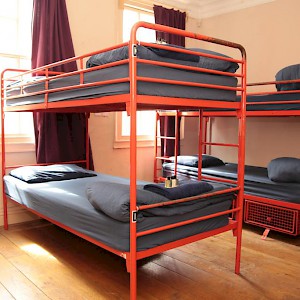 A six-bed dorm room (Photo courtesy of the hostel)