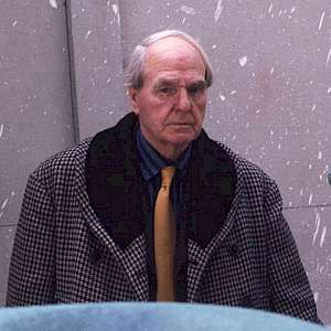 Henry Moore in 1975, standing next to his sculpture Working Model for Oval with Points (Photo by Allan Warren)